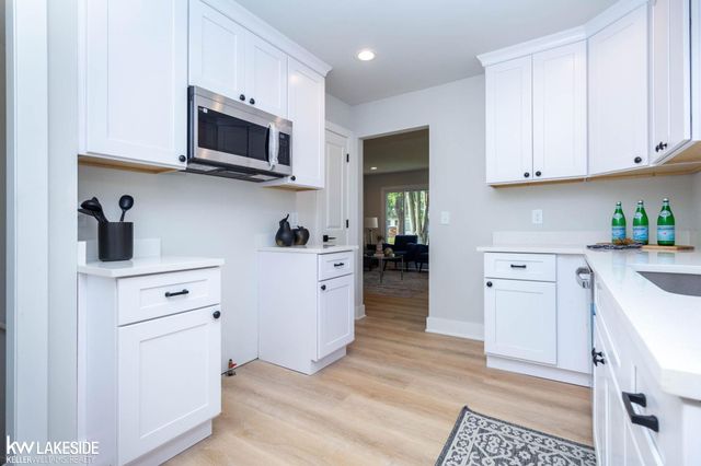 22815 Carolina Street, St Clair Shores, MI 48080