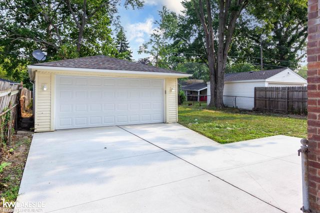 22815 Carolina Street, St Clair Shores, MI 48080