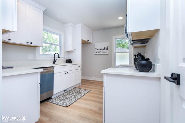 22815 Carolina Street, St Clair Shores, MI 48080
