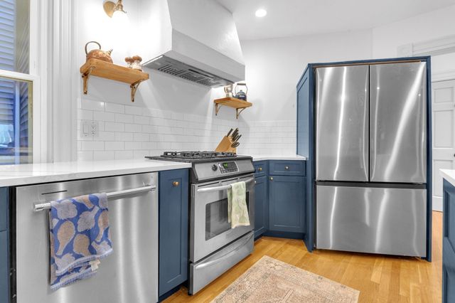 24 Albion Pl 1, Boston, MA 02129