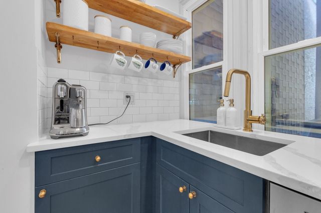 24 Albion Pl 1, Boston, MA 02129