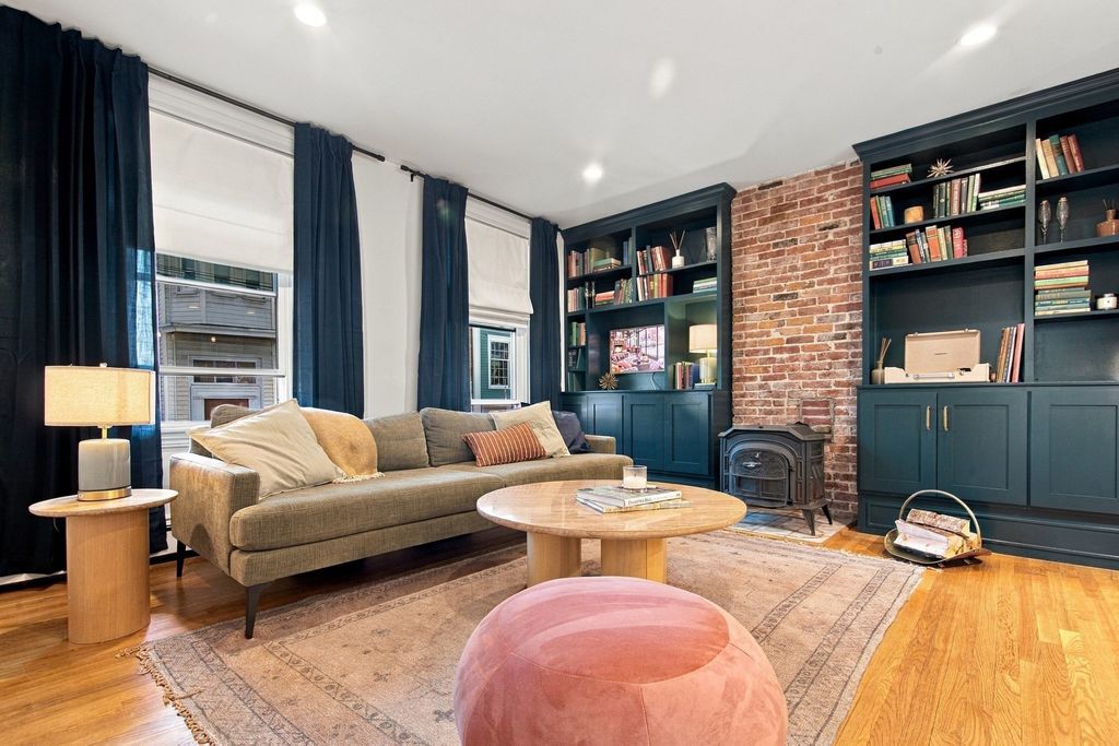 24 Albion Pl 1, Boston, MA 02129