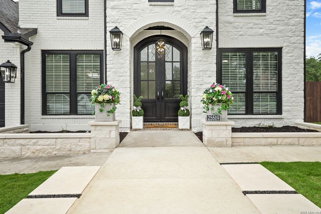 25519 Stormy Rock, San Antonio, TX 78255