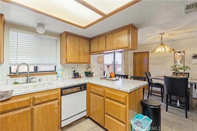 16226 Brookfield Drive, Victorville, CA 92394