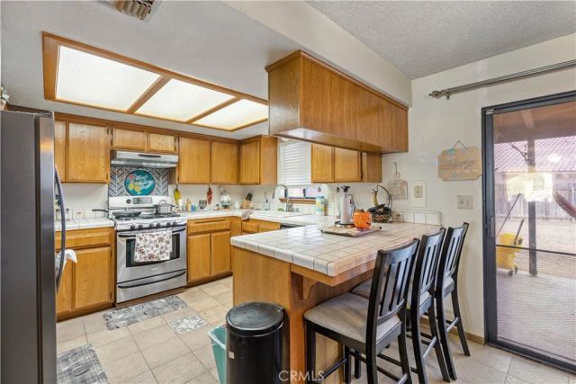 16226 Brookfield Drive, Victorville, CA 92394