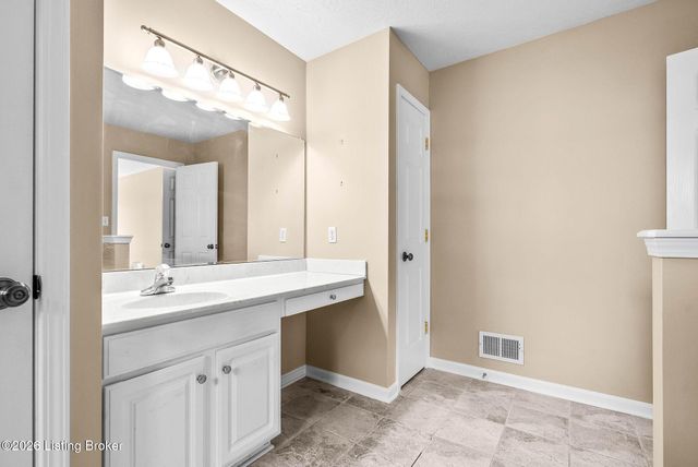 1601 Spinner Pl, La Grange, KY 40031
