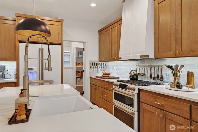 2031 E 9th Street, La Center, WA 98629