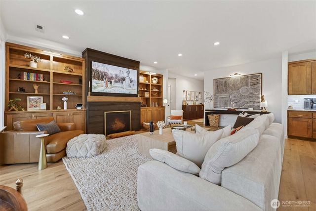 2031 E 9th Street, La Center, WA 98629