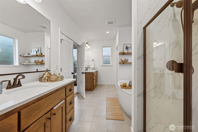 2031 E 9th Street, La Center, WA 98629