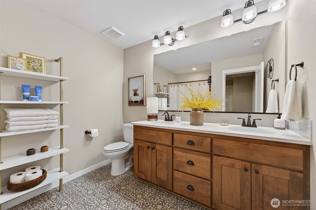 2031 E 9th Street, La Center, WA 98629