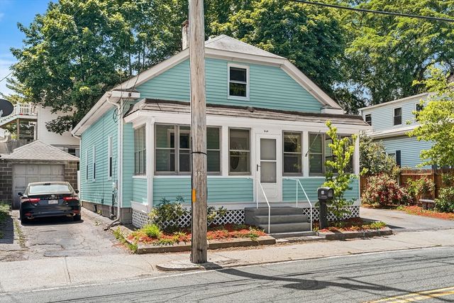 386 Thacher St, Attleboro, MA 02703