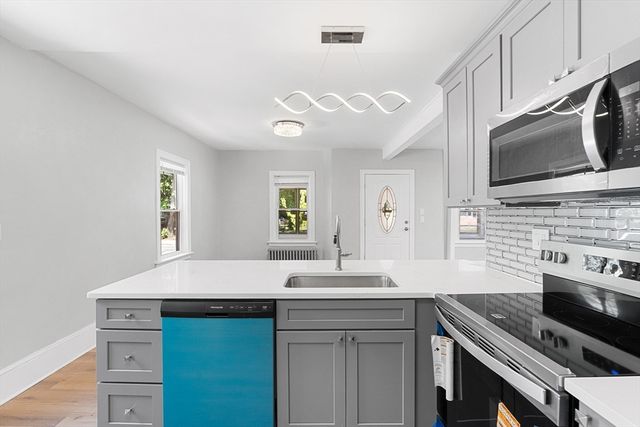 386 Thacher St, Attleboro, MA 02703