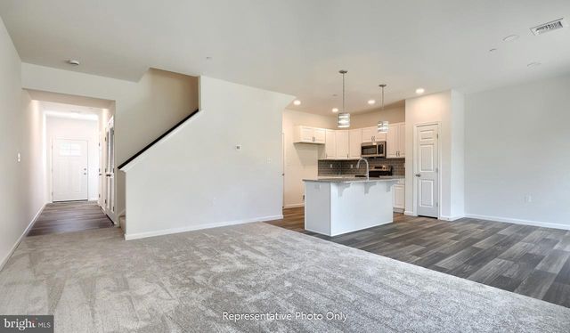 7854 OAK BROOK DR, Harrisburg, PA 17112