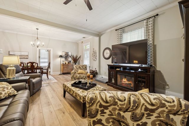 56 Main St, E, Gordonsville, TN 38563