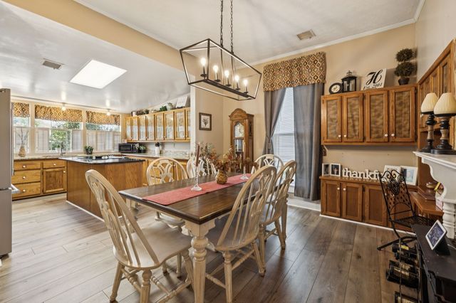 56 Main St, E, Gordonsville, TN 38563