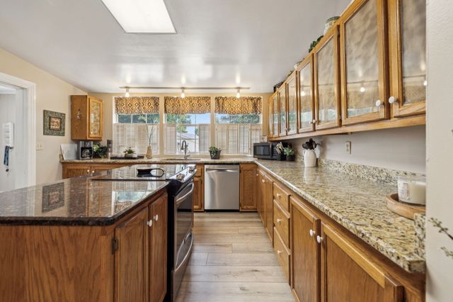 56 Main St, E, Gordonsville, TN 38563