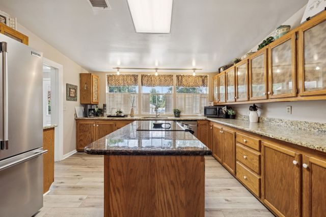 56 Main St, E, Gordonsville, TN 38563