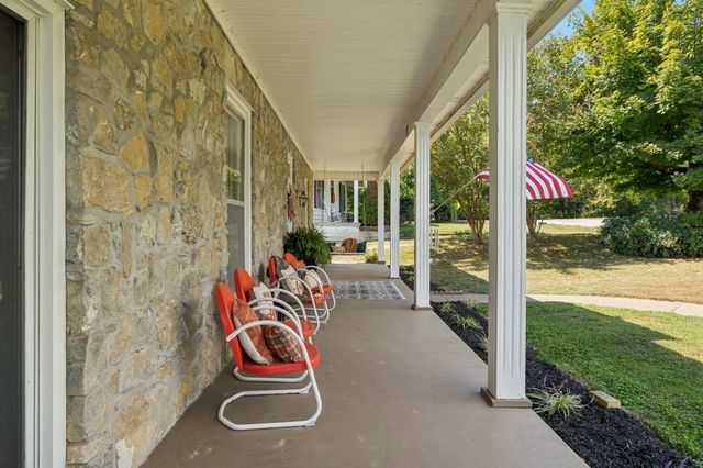 56 Main St, E, Gordonsville, TN 38563