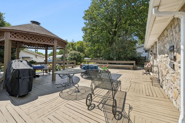 56 Main St, E, Gordonsville, TN 38563