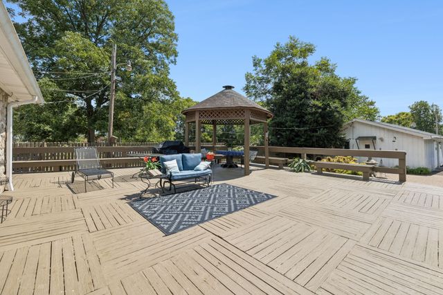 56 Main St, E, Gordonsville, TN 38563