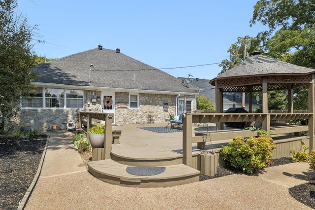 56 Main St, E, Gordonsville, TN 38563