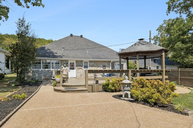 56 Main St, E, Gordonsville, TN 38563