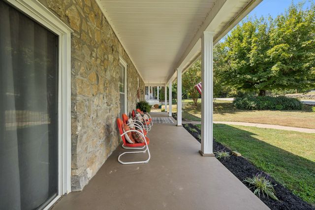 56 Main St, E, Gordonsville, TN 38563