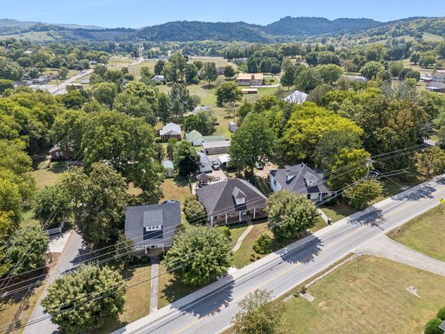 56 Main St, E, Gordonsville, TN 38563