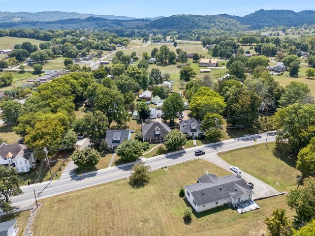 56 Main St, E, Gordonsville, TN 38563