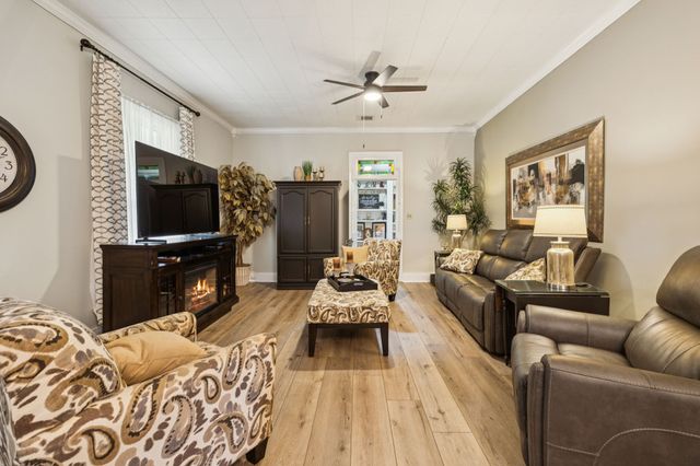 56 Main St, E, Gordonsville, TN 38563