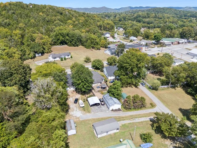 56 Main St, E, Gordonsville, TN 38563