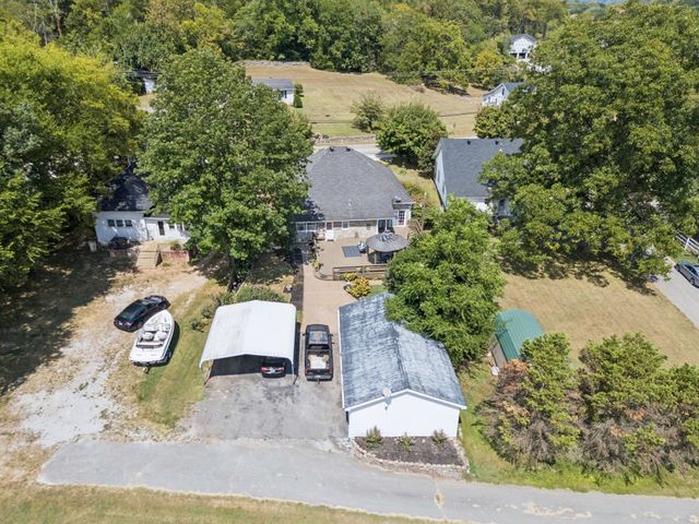 56 Main St, E, Gordonsville, TN 38563