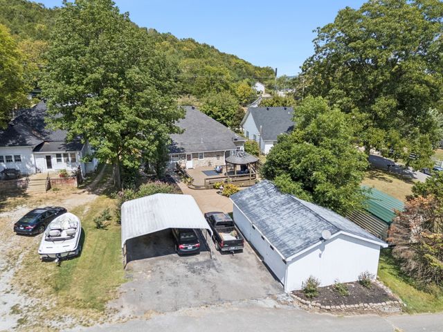 56 Main St, E, Gordonsville, TN 38563