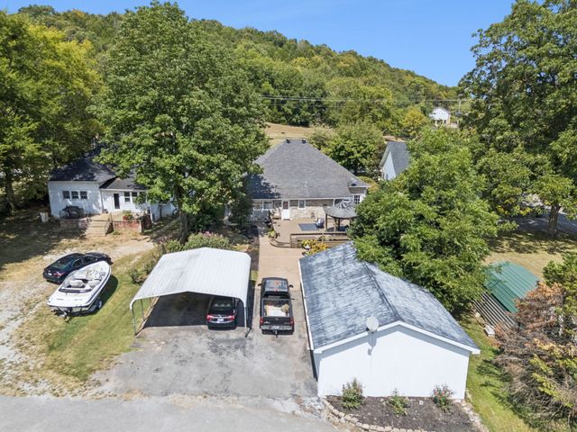 56 Main St, E, Gordonsville, TN 38563