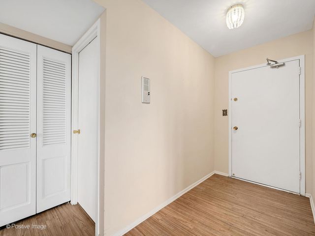 141 N La Grange Road 905, La Grange, IL 60525