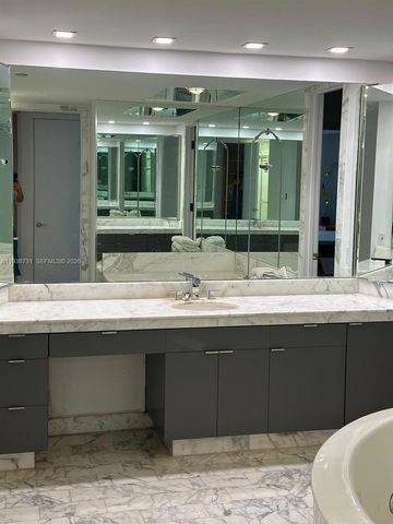 19500 Turnberry Way 12E, Aventura, FL 33180