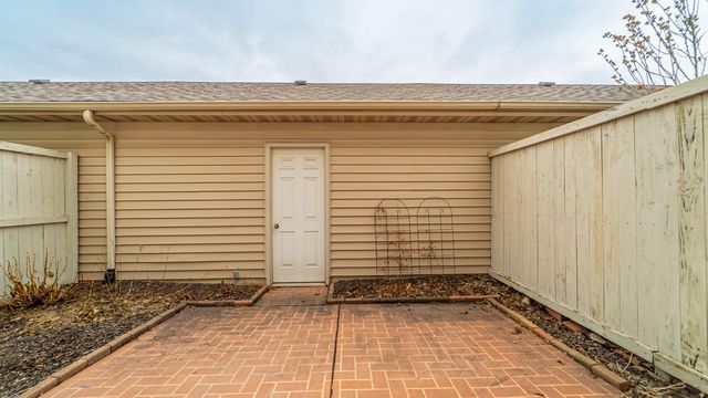 2898 Cambridge Way, Highland, IN 46322