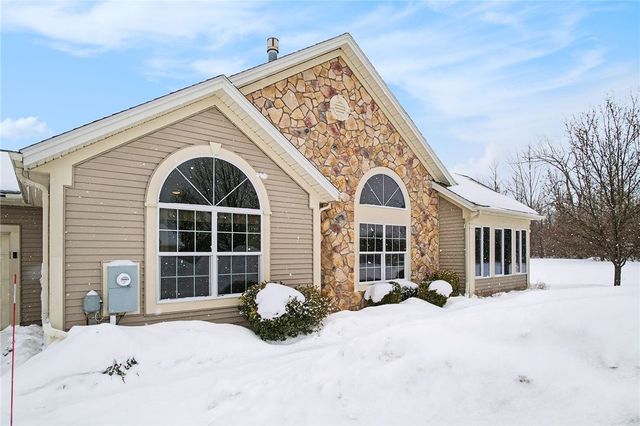 35 Maple Center Road, Greece, NY 14468