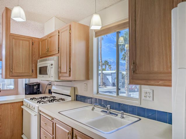 70200 Dillon Road 422, Desert Hot Springs, CA 92241