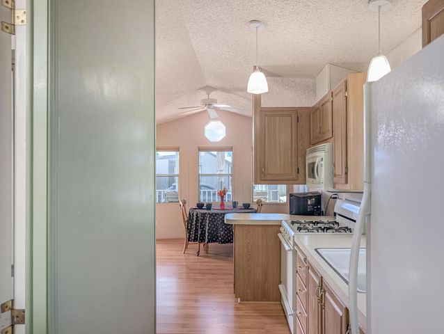 70200 Dillon Road 422, Desert Hot Springs, CA 92241