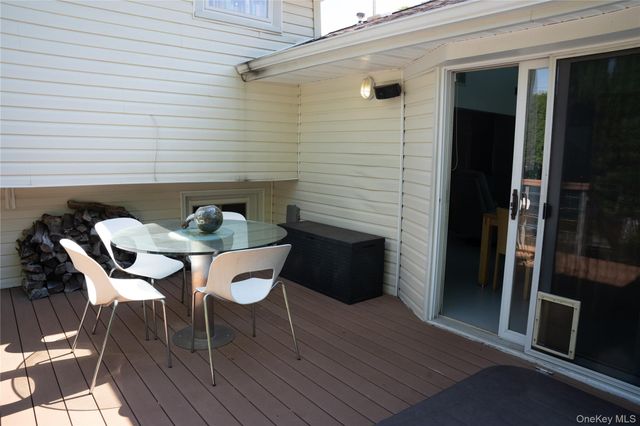 105 Lincoln Road S, Plainview, NY 11803