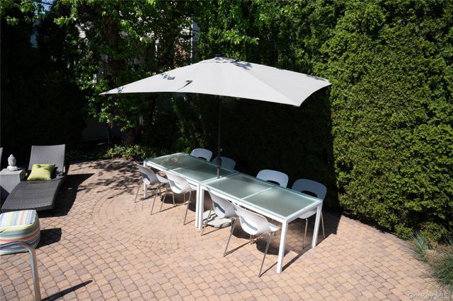 105 Lincoln Road S, Plainview, NY 11803