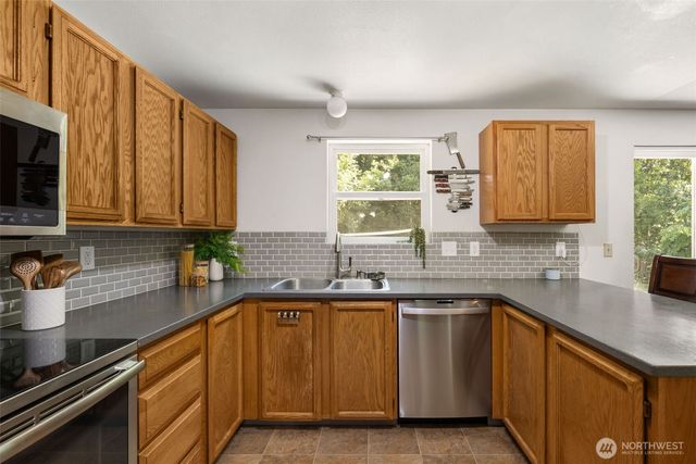 21 NE Admiral Drive, Belfair, WA 98528