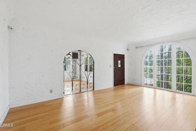 3911 De Longpre Avenue, Los Angeles, CA 90027