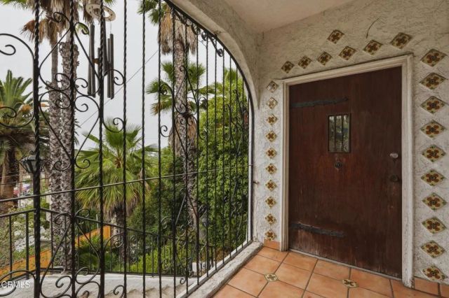 3911 De Longpre Avenue, Los Angeles, CA 90027