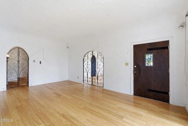 3911 De Longpre Avenue, Los Angeles, CA 90027