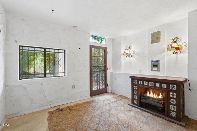 3911 De Longpre Avenue, Los Angeles, CA 90027