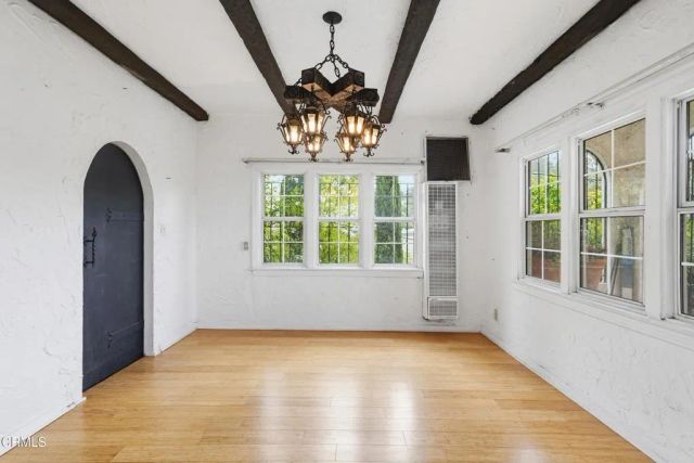 3911 De Longpre Avenue, Los Angeles, CA 90027