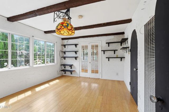 3911 De Longpre Avenue, Los Angeles, CA 90027