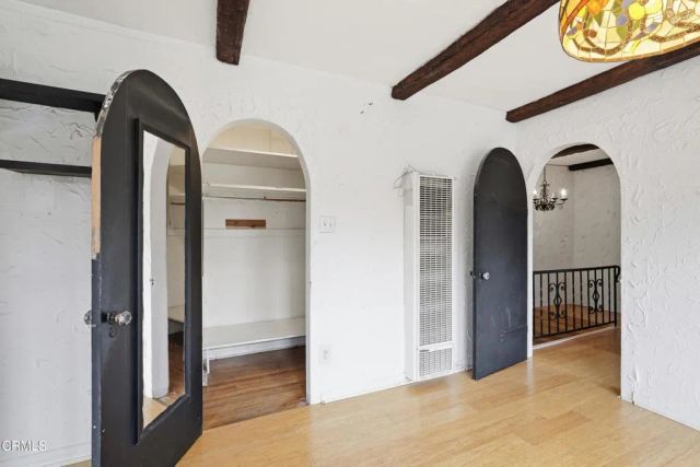 3911 De Longpre Avenue, Los Angeles, CA 90027